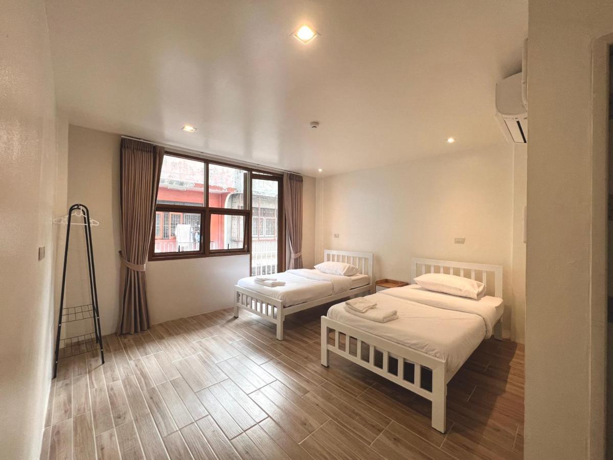 Krung Tone Hostel Bangkok Exterior photo