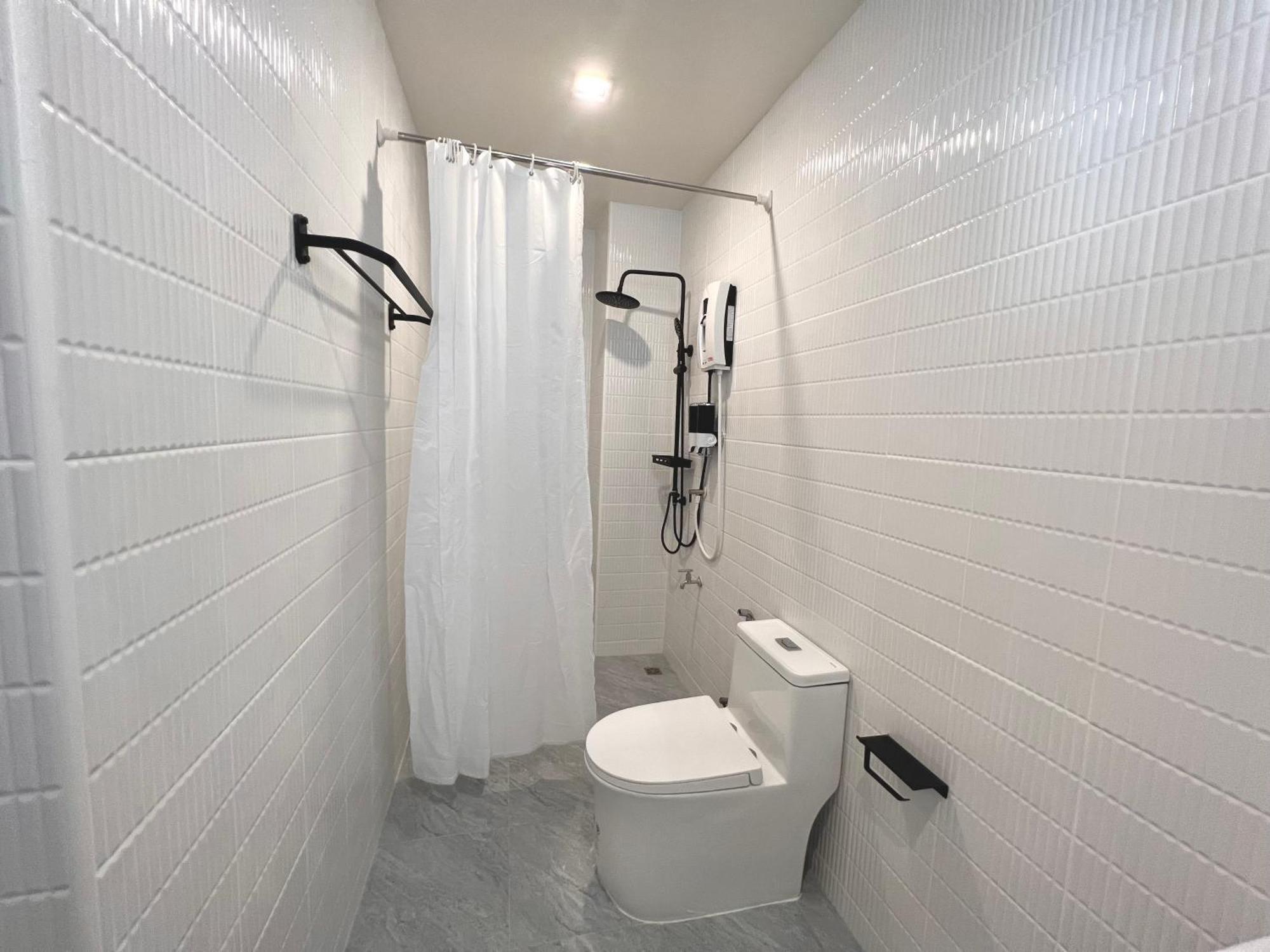 Krung Tone Hostel Bangkok Exterior photo