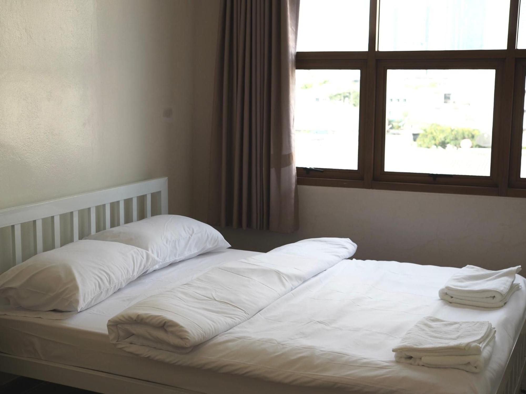 Krung Tone Hostel Bangkok Exterior photo
