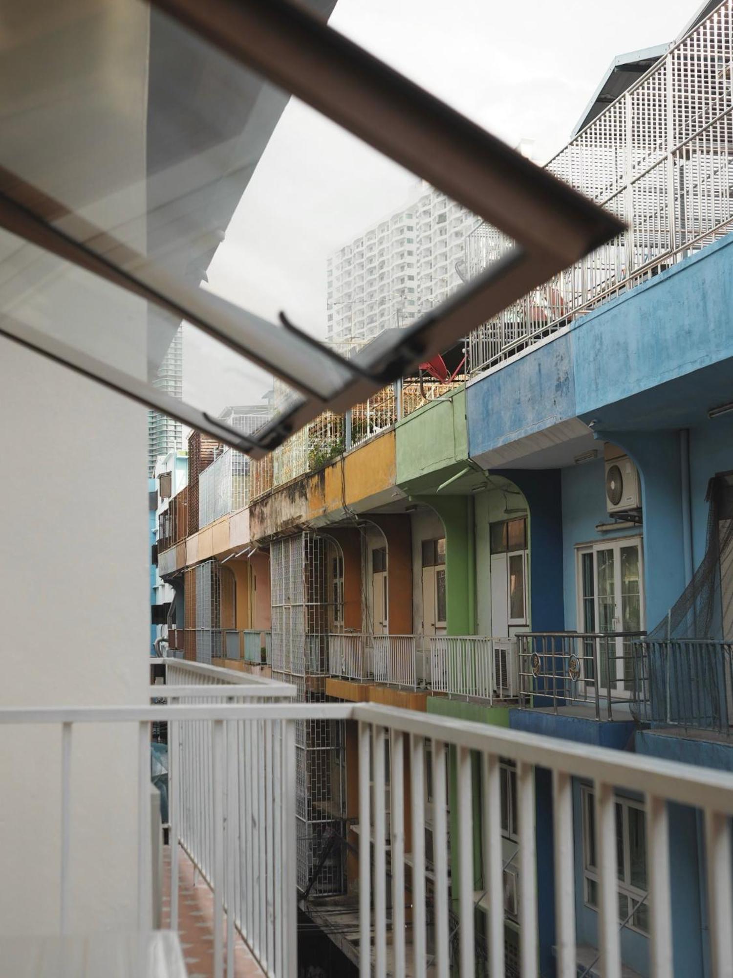 Krung Tone Hostel Bangkok Exterior photo