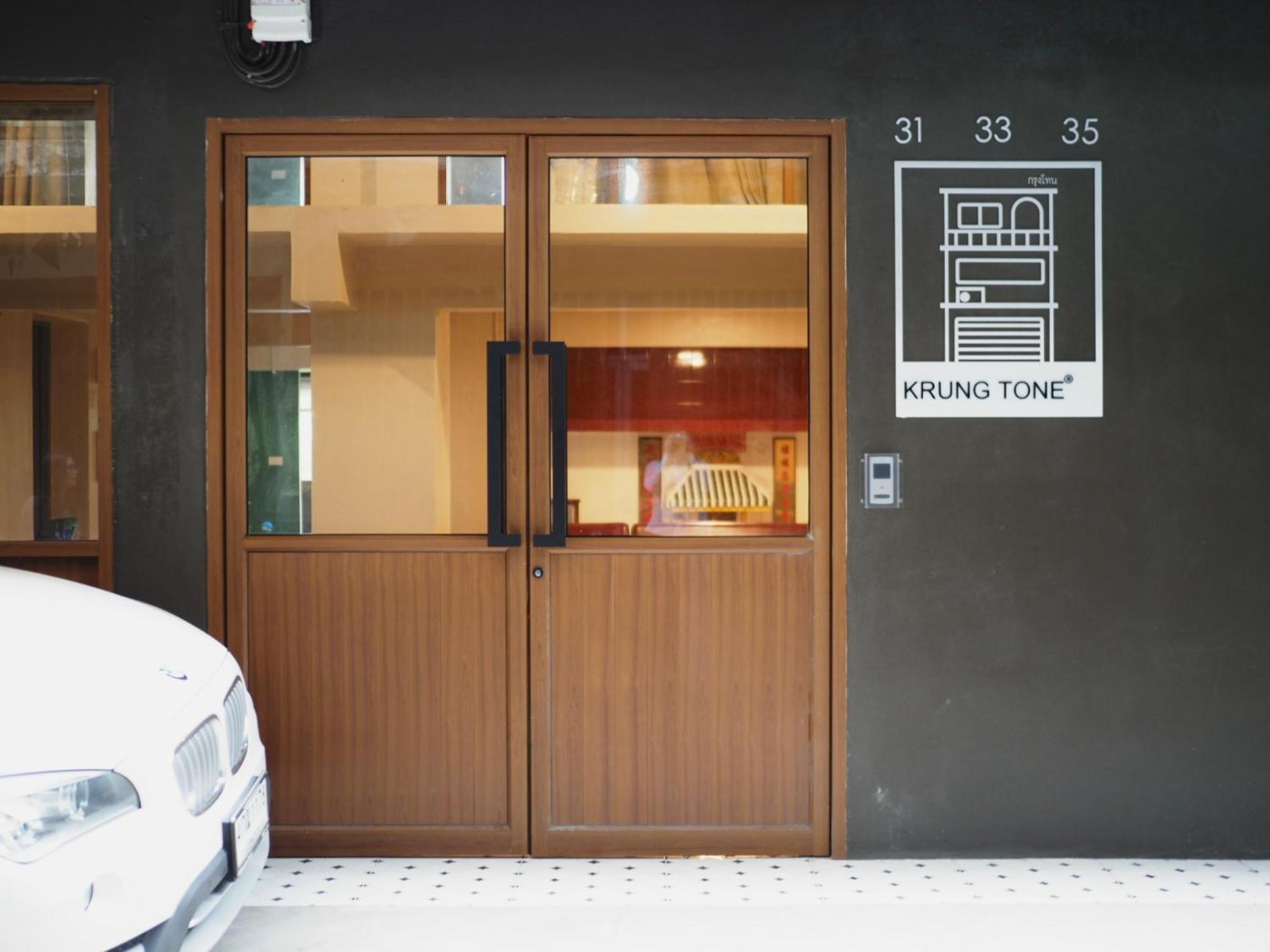 Krung Tone Hostel Bangkok Exterior photo
