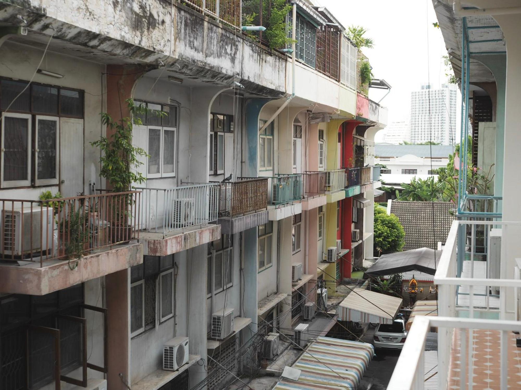 Krung Tone Hostel Bangkok Exterior photo